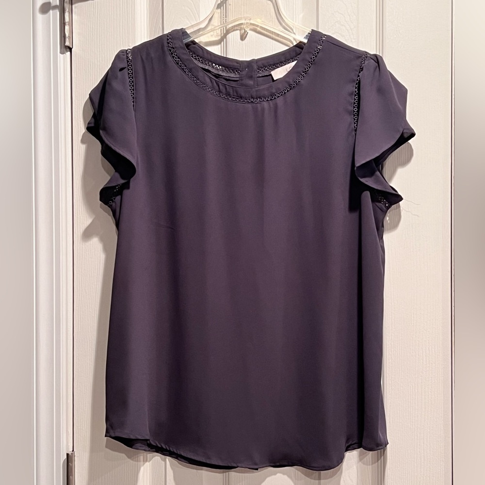 LOFT Crew Neck Cutout Detail Shirt w/ Short Sleeves in Charcoal Gray